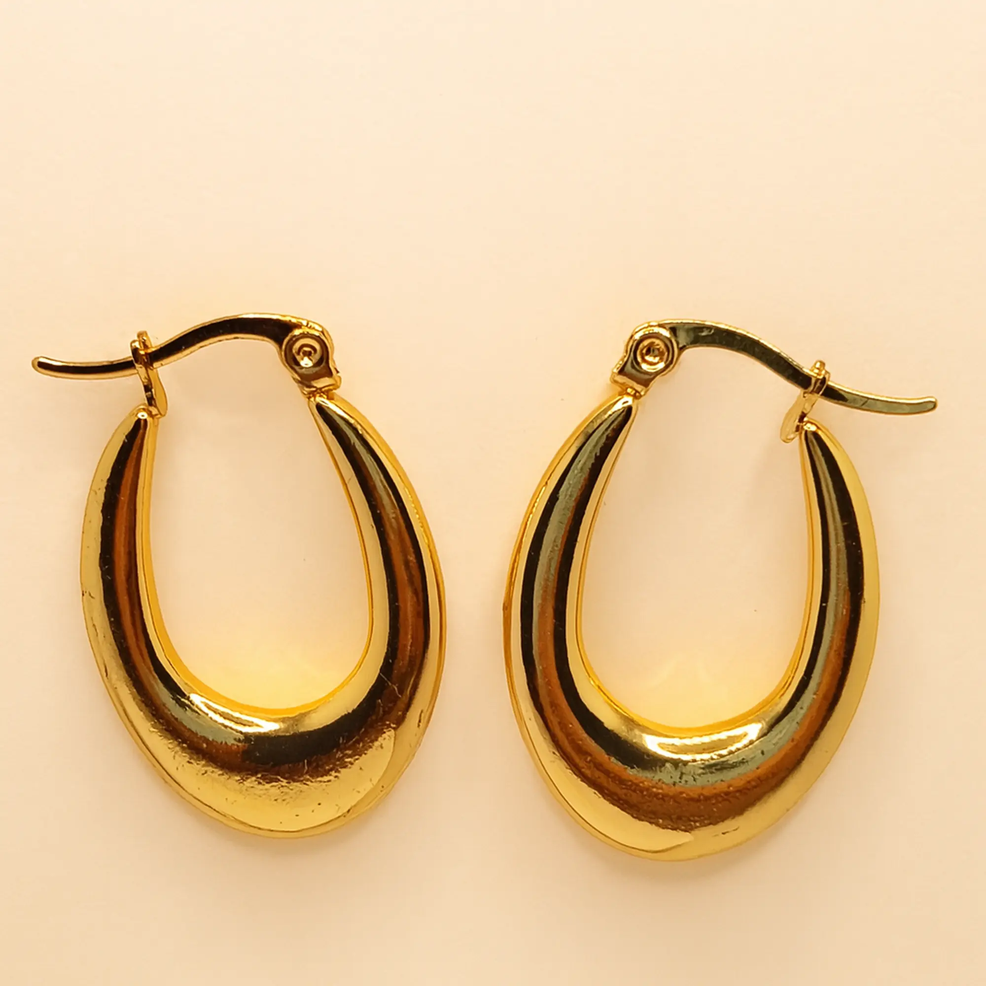 U shaped Chunky Earrings - Hover